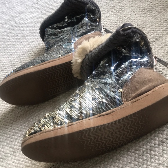 VS PINK Faux Fur Lined Sequin Booties - Picture 8 of 8